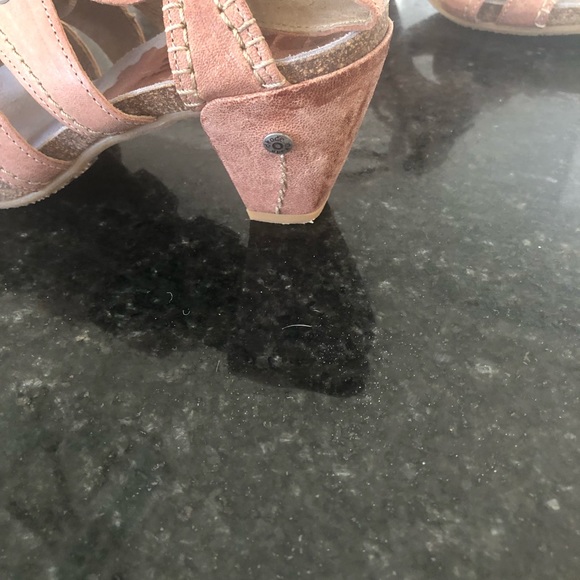 Leather, wood soled heeled sandals. Tan leather with over stitching. - Picture 6 of 8